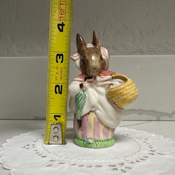 Mrs. Rabbit BEATRIX POTTER ceramic figurine 1951 - Picture 7 of 9